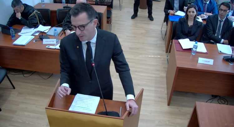 Veliaj: Me kanë izoluar në një qeli me vrasës serialë…