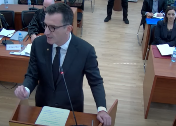 Veliaj i “ashpër” me Këshillin Bashkiak: Kam një USB në burg, por…