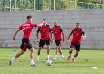 Sfida me Serbinë/ Kombëtarja zhvillon seancën e parë stërvitore, kuqezinjtë humbasin dy lojtarë