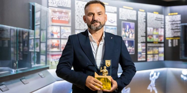 Edlir Tetova shpallet “Trajneri i muajit shtator”. Tekniku i Egnatias: Ia dedikoj stafit & lojtarëve