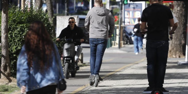 Prej të hënës ndalohen monopatinat në Shqipëri
