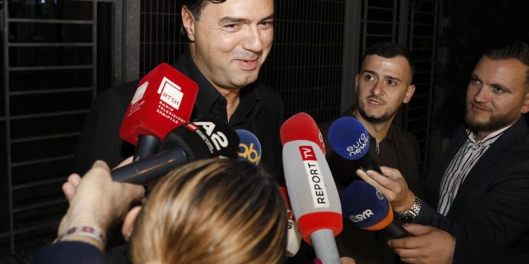 “E di që ju ka marrë malli”, Basha flet për mediat pas daljes nga SPAK