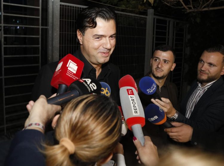 “E di që ju ka marrë malli”, Basha flet për mediat pas daljes nga SPAK