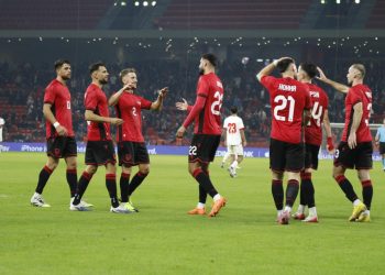 Spektakël kuqezi, nga golat e shkëlqyer te rekordi i Hysajt, Shqipëria është “zjarr” pas Serbisë