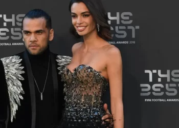 Pas lirimit nga burgu, Dani Alves bëhet sërish baba