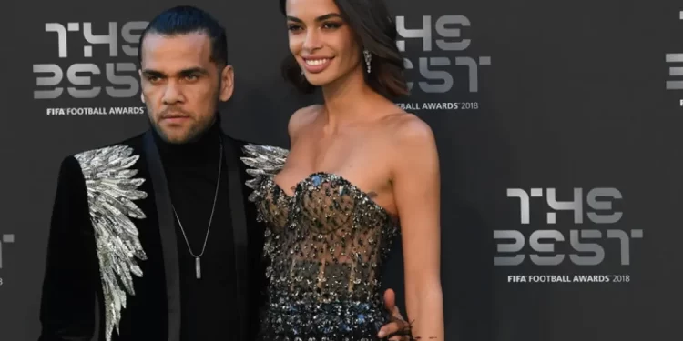 Pas lirimit nga burgu, Dani Alves bëhet sërish baba