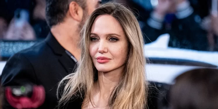 Si e ruan bukurinë Angelina Jolie në moshën 50-vjeçare?