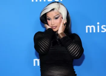 Rrëfimi i pazakontë i reperes Cardi B: Nuk i kam larë flokët për tre muaj