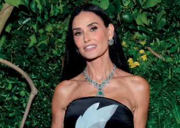Demi Moore rikthen balluket pas 29 vitesh që nga filmi i famshëm “Striptease”