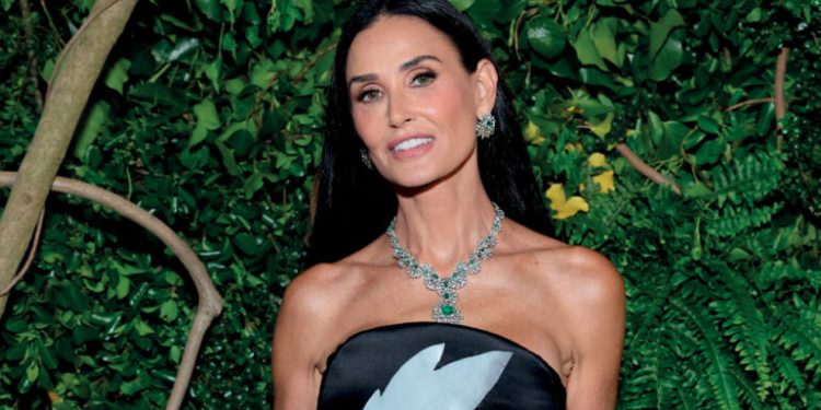 Demi Moore rikthen balluket pas 29 vitesh që nga filmi i famshëm “Striptease”