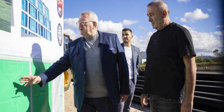 Presidenti Duka inspekton punimet për kompleksin e ri të Laçit: Investim i rëndësishëm për të gjithë rajonin