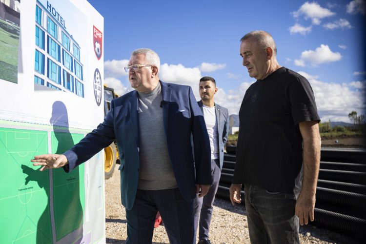 Presidenti Duka inspekton punimet për kompleksin e ri të Laçit: Investim i rëndësishëm për të gjithë rajonin