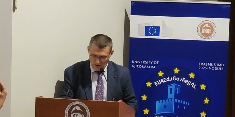 Dumani takim me studentë e pedagogë në Gjirokastër: SPAK ka treguar se askush nuk është mbi ligjin