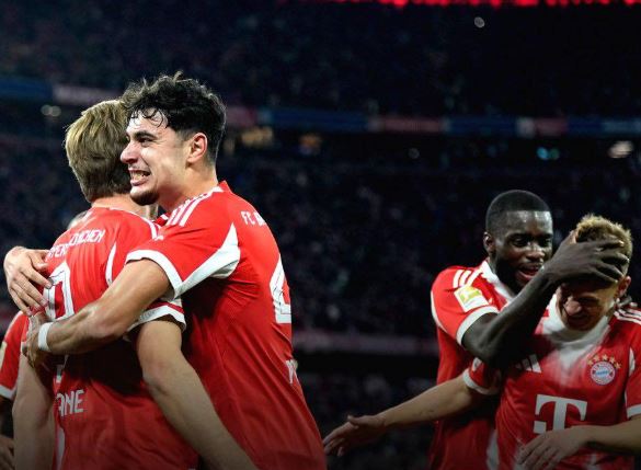 VIDEO/ “Der Klassiker” i takon Bayernit, Dortmund “zgjohet” vonë