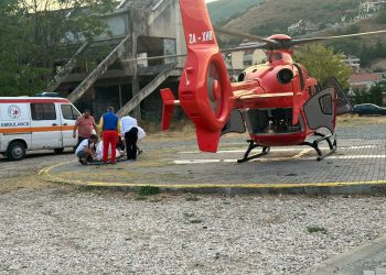 E rëndë në Delvinë/ Vajza 12-vjeçare konsumoi ilacet që përdoren nga persona me parkinson, transportohet me helikopter drejt Tiranës