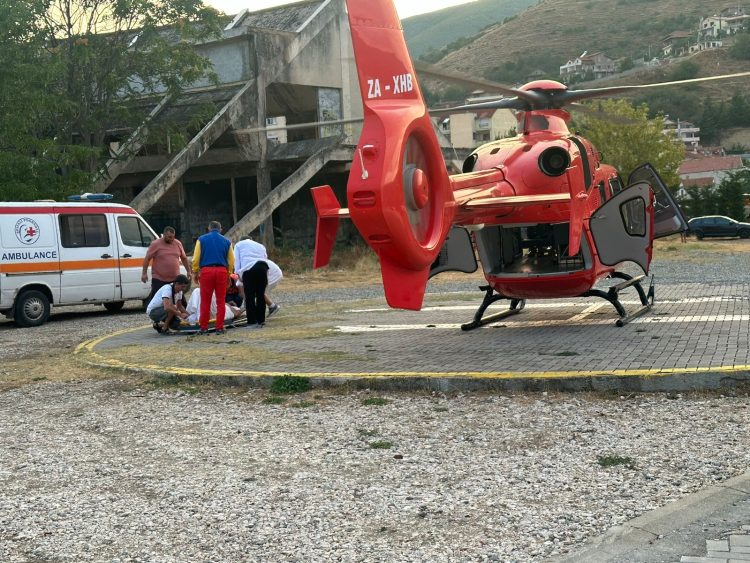 E rëndë në Delvinë/ Vajza 12-vjeçare konsumoi ilacet që përdoren nga persona me parkinson, transportohet me helikopter drejt Tiranës
