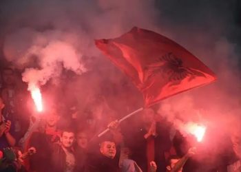 Serbët me paranoja: Shqiptarët po blejnë bileta