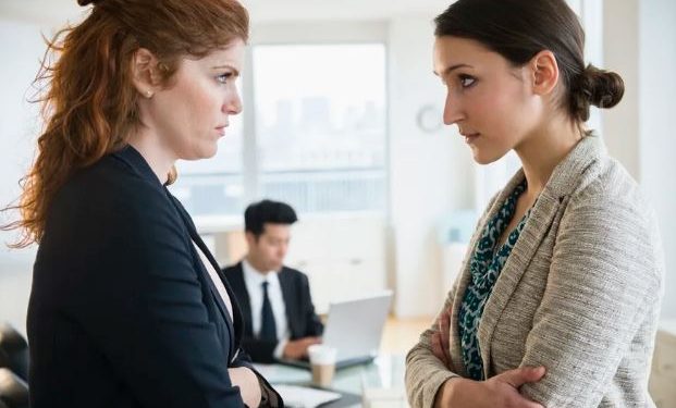 6 fraza që mund të sinjalizojnë se dikush po gënjen, sipas IA