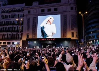 Shfaqje pa leje? Rosalía përballet me gjobë deri në 600 mijë euro në Spanjë