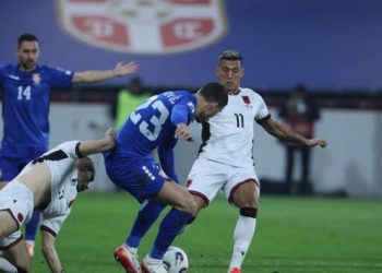 LIVE/ Penallti në lëvizje, Vlahovic gabon para porte, me fat Shqipëria