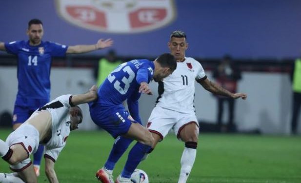 LIVE/ Penallti në lëvizje, Vlahovic gabon para porte, me fat Shqipëria