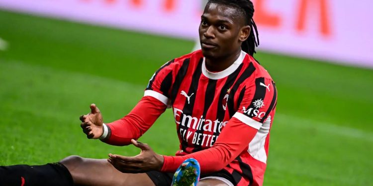 Milan, Leao “shtrëngon dhëmbët”, Allegri bën llogaritë me dëmtimet