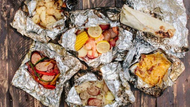 Pse nuk duhet të përdorni letrën e aluminit për ruajtjen e ushqimeve