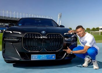 Mori BMW-në e personalizuar, por s’ka patentë, ylli i futbollit, Mbappe: S’kam pasur kohë!