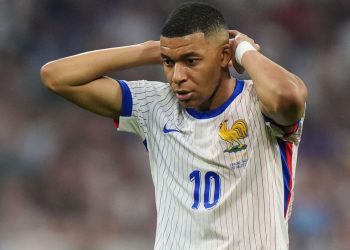 Dëmtimi në kavilje tremb Francën, Mbappe humbet stërvitjen e parë