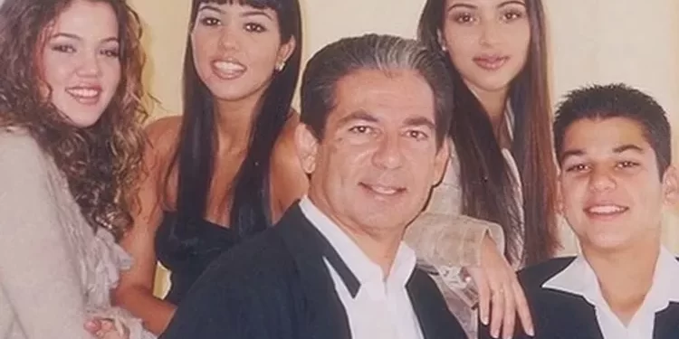 Kim Kardashian përkujton babain e saj Robert Kardashian Sr., 22 vite pas ndarjes nga jeta