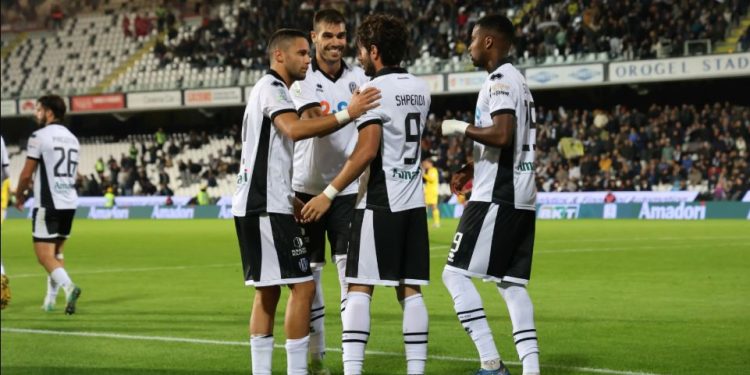 Gola për të bindur Sylvinho-n, Tuci, Çuni dhe Kristjan Shpendi protagonistë