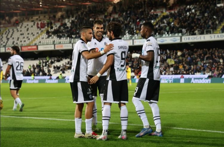 Gola për të bindur Sylvinho-n, Tuci, Çuni dhe Kristjan Shpendi protagonistë