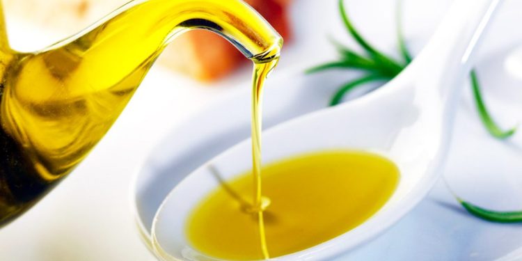 Si të kujdeseni për freskinë e vajit të ullirit gjatë ditëve të nxehta