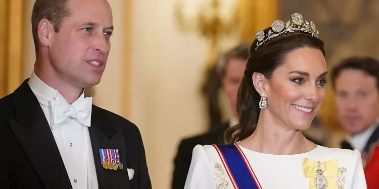 Rikthimi historik i Kate Middleton: kurora e rrallë e Mbretëreshës Nënë