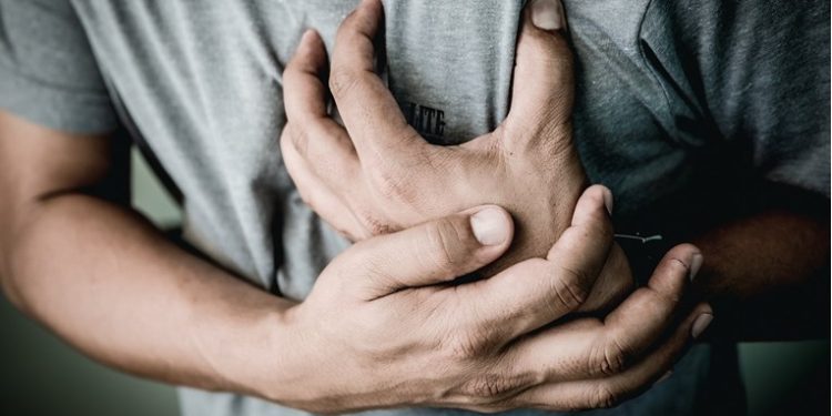 Mjeku: Të rinjtë flenë në 2 të natës, si mund të presin të kenë zemër të shëndetshme!