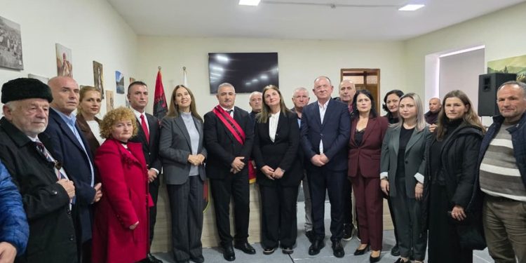 Betohet Gramos Sako, nis zyrtarisht detyrën si kryetar i Bashkisë Tepelenë