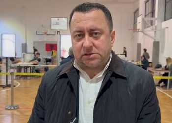 Kandidati i pavarur iu drejtohet numëruesve socialistë: Edhe pse do fitoni, nuk qeveriset Vlora me 7%