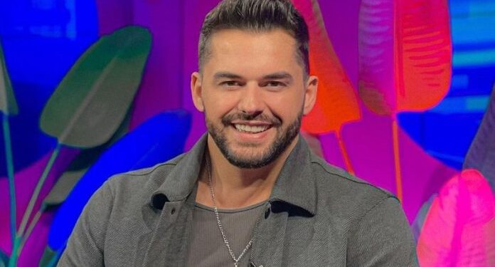 Familjarët konfirmojnë lajmin për vdekjen e këngëtarit Shpat Kasapi