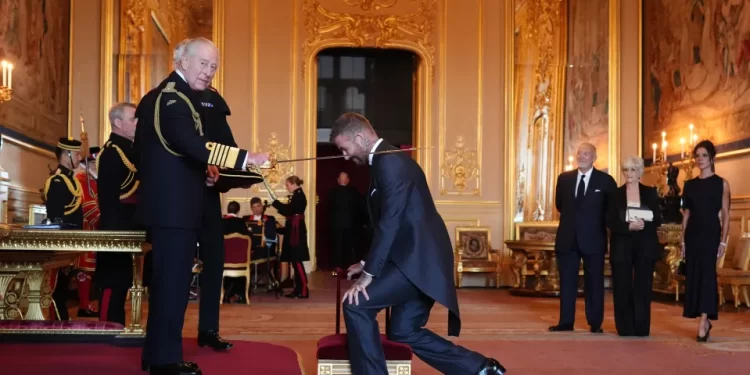 David Beckham zyrtarisht ‘Sir’, një moment historik për ikonën e futbollit