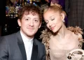 Romanca drejt fundit? Çfarë po ndodh mes Ariana Grande dhe Ethan Slater?