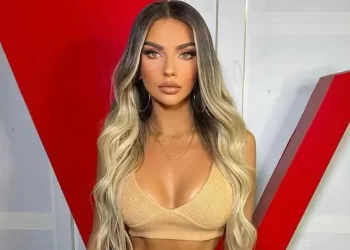 Beatrix Ramosaj “kapet mat” me partnerin e saj të ri në stadium!