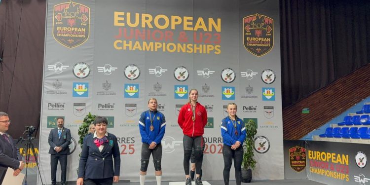 6 rekorde dhe “tripletë” e artë, Enkileda Carja shkëlqen në Evropianin e Peshëngritjes (VIDEO)