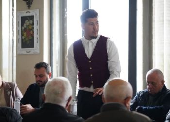 “Gabriel Guma super djalë, 900 votat i ka personale”, Roland Bejko: Qelbësirat e PD i zbuluan ambicien. Ata që ditën i venë për foto dhe natën bëjnë biznes me kundërshtarët e tij