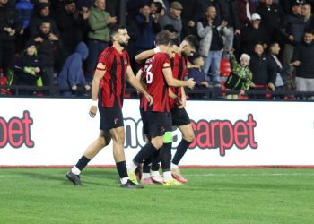 Barazim me gola në Vlorë, Flamurtari dhe Vora dhurojnë spektakël (VIDEO)