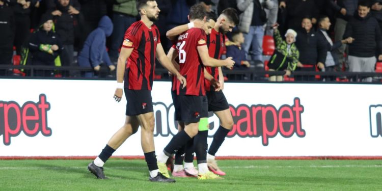 Barazim me gola në Vlorë, Flamurtari dhe Vora dhurojnë spektakël (VIDEO)