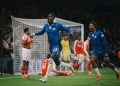 VIDEO/ Barazim në supersfidën e Premier League, Chelsea i merr barazim Arsenalit me një lojtar më pak