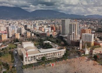 Çmimet në qiell/ Për të blerë një apartament në Tiranë duhen gati 18 vite