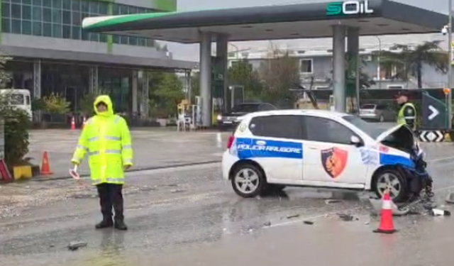 Aksidentohet makina e policisë, plagosen dy efektivët dhe një grua