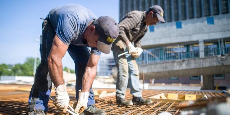 Të huajt paguhen 500-700 euro. Ja sa pagë kërkojnë shqiptarët!