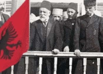 A u helmua Ismail Qemali në Itali? Ja çfarë thotë historiani i njohur